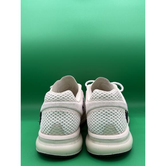 Athletic_Shoes